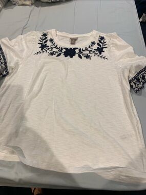 Chico's White Short-Sleeve Tee with Navy Floral Embroidery